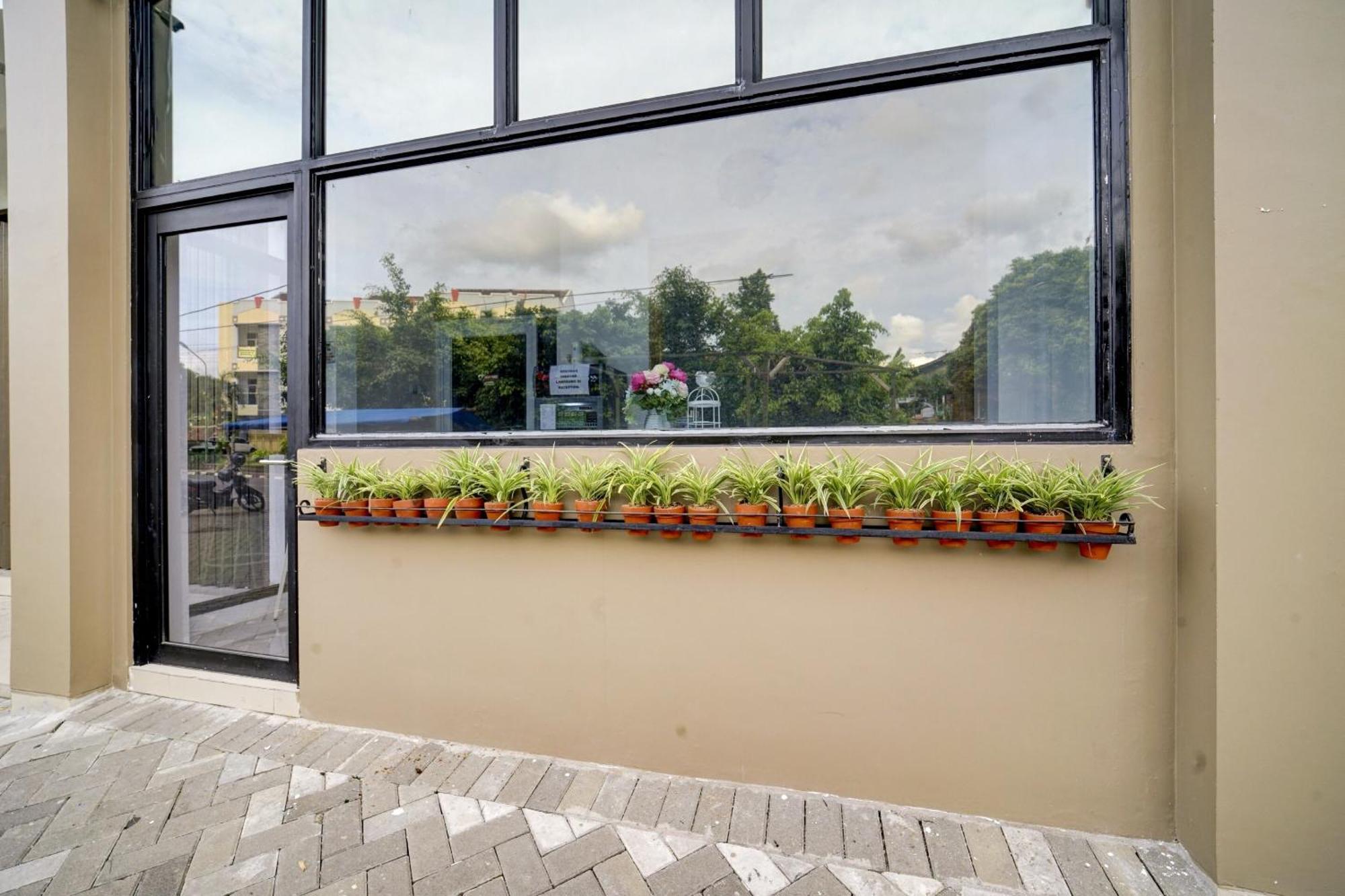 Super Oyo 90778 River Inn Malioboro Yogyakarta Ngoại thất bức ảnh